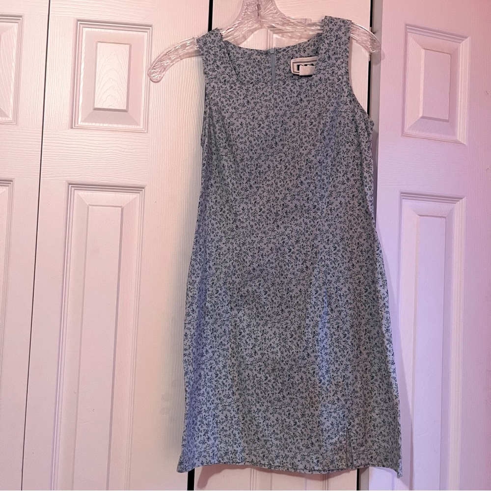 Sleeveless dress